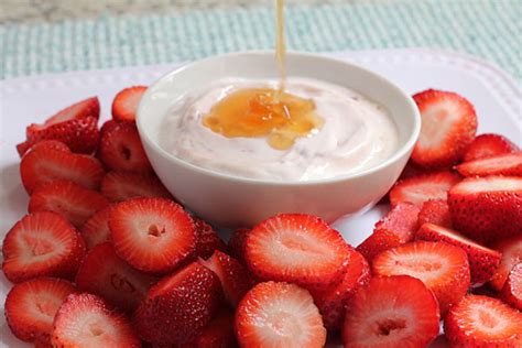 strawberries-and-greek-yogurt-dinner-planner image