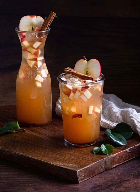 non-alcoholic-apple-pie-punch-easy-mocktail-drink image