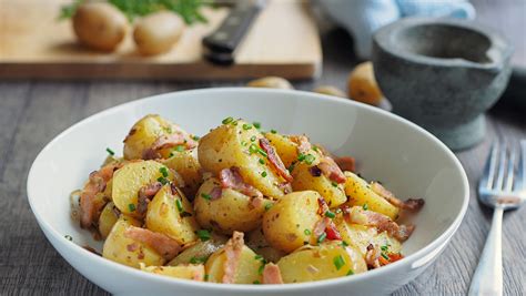 bacon-blue-cheese-grilled-potato-salad-maries image