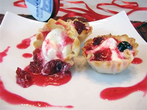 white-chocolate-mousse-tartlets-with-cranberry image