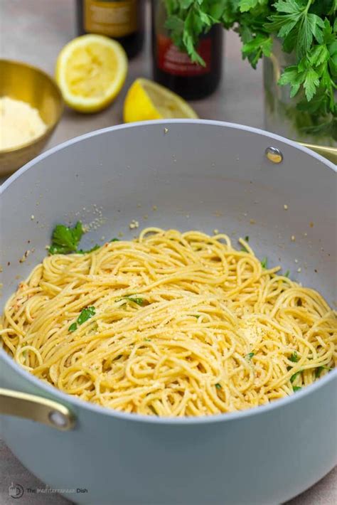 easy-lemon-pasta-recipe-15mins-the image