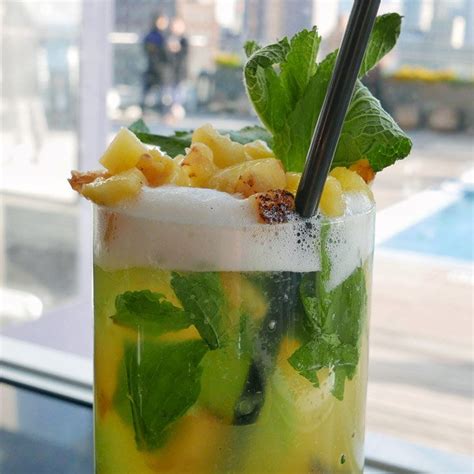 grilled-pineapple-mojito-cocktail-recipe-liquorcom image