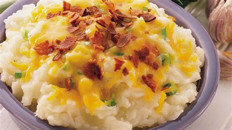 cheddar-bacon-and-onion-mashed-potatoes image