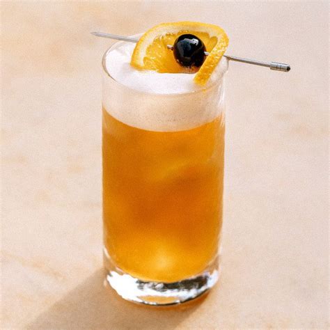 singapore-sling-cocktail-recipe-liquorcom image