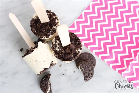 cookies-and-cream-pudding-pops-the-crafting-chicks image