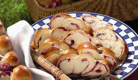 blueberry-breakfast-braid-fleischmanns-yeast image