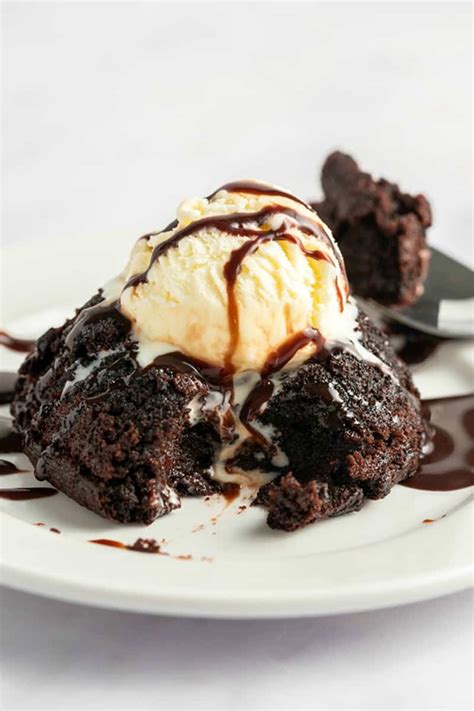 chocolate-lava-cakes-100-calorie-option-the-big image