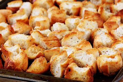 how-to-make-homemade-croutons-gimme-some image
