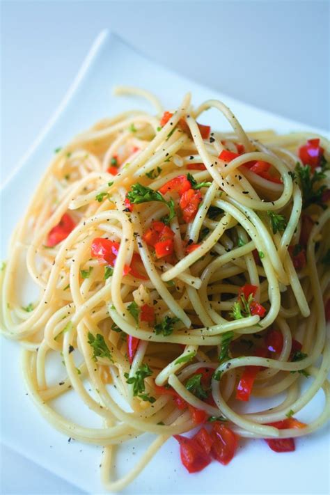 spaghetti-with-chilli-and-garlic-healthy-food-guide image