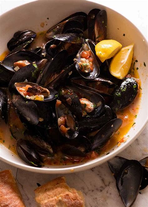 how-to-cook-mussels-with-garlic-white-wine-sauce image