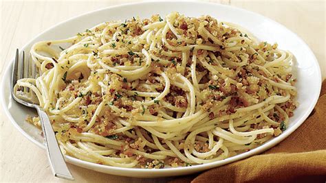 spaghetti-with-fresh-breadcrumbs-garlic-and-extra image