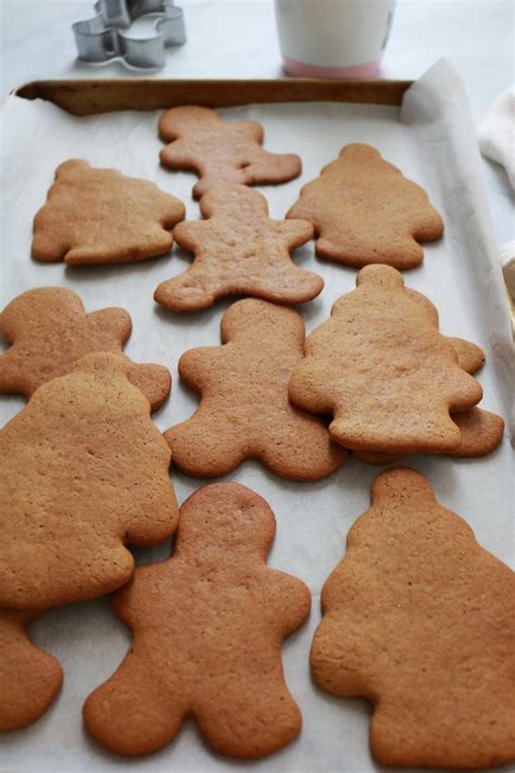 pepparkakor-swedish-ginger-cookies-piquant-post image