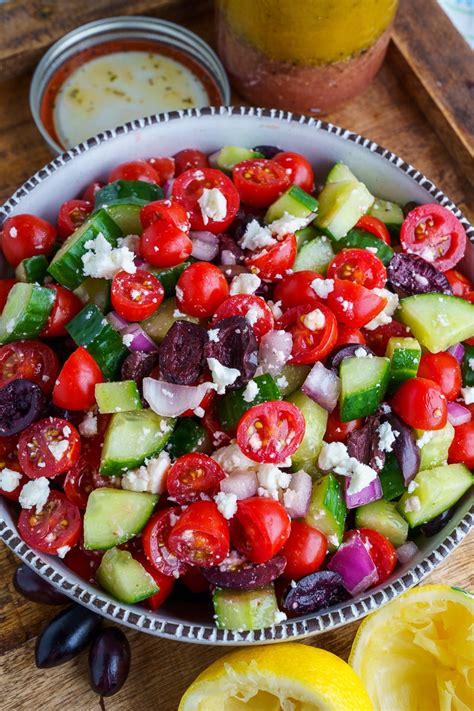 greek-salad-horiatiki-salata-closet-cooking image