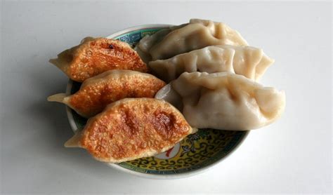 how-to-make-traditional-pork-dumplings-chinese image