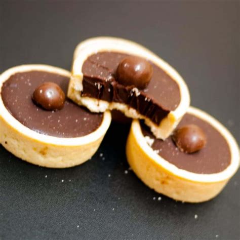 chocolate-tartlets-chocolate-ganache-mini-tarts image