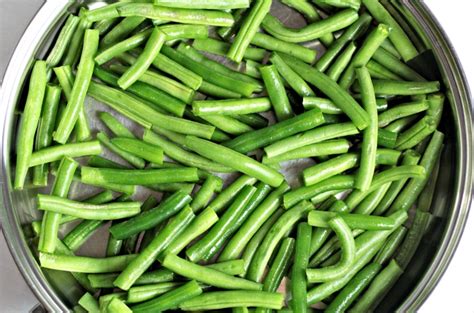 super-easy-pan-fried-fresh-green-beans-mindys-cooking image