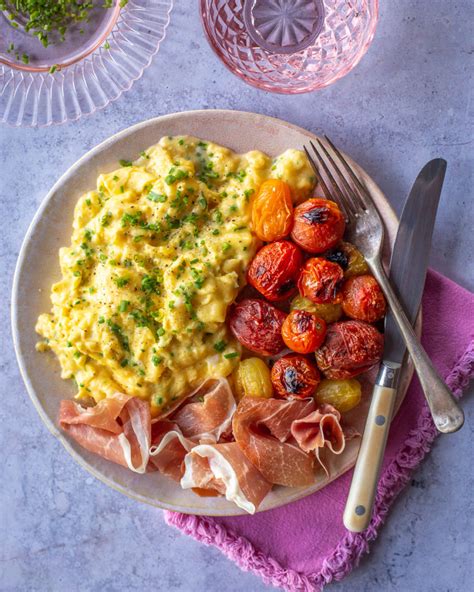 scrambled-eggs-with-chives-tomatoes-and-prosciutto image