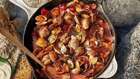 clams-with-spicy-tomato-broth-and-garlic-mayo image