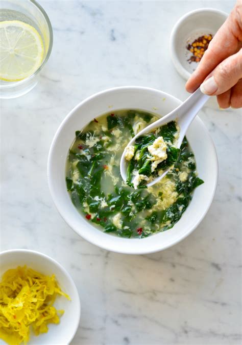 3-minute-spinach-egg-drop-soup-easy-recipe-paleo image