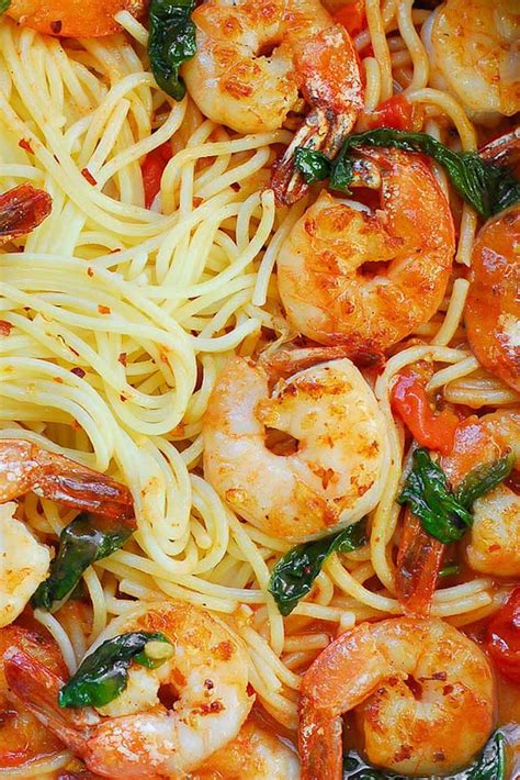 garlic-shrimp-pasta-in-red-wine-tomato-sauce image