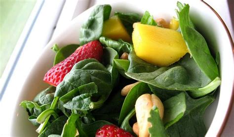 fruity-spinach-cashew-salad image