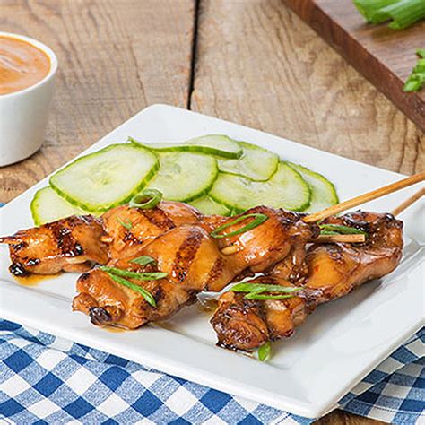 chicken-skewers-with-peanut-sauce-maple-lodge-farms image
