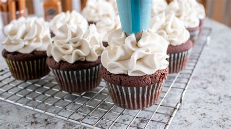 mexican-hot-chocolate-cupcakes-recipe-mashed image