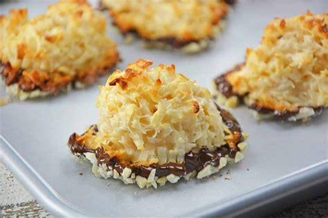 best-coconut-macaroons-fluffy-almond-coconut image