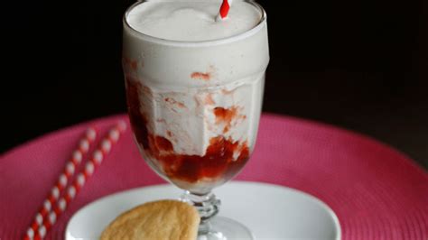 strawberry-sugar-cookie-milkshakes image