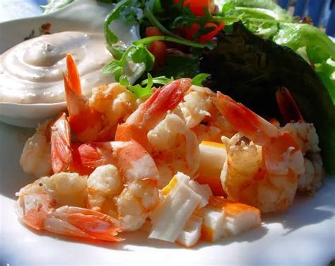 old-bay-prawnsshrimp-in-wine-with-a-spicy-creamy-dip image