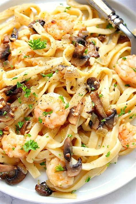 garlic-butter-mushroom-shrimp-pasta-recipe-crunchy image