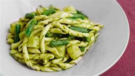 pasta-with-pesto-green-beans-and-potatoes image