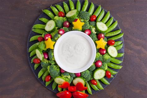 veggie-wreath-cute-christmas-appetizer-eating-richly image