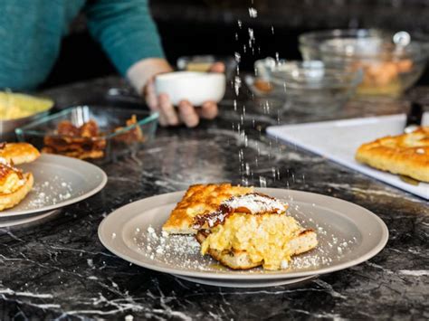 scrambled-eggs-with-prosciutto-and-focaccia-food image