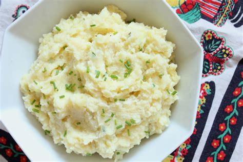 roasted-garlic-goat-cheese-and-chive-mashed-potatoes image