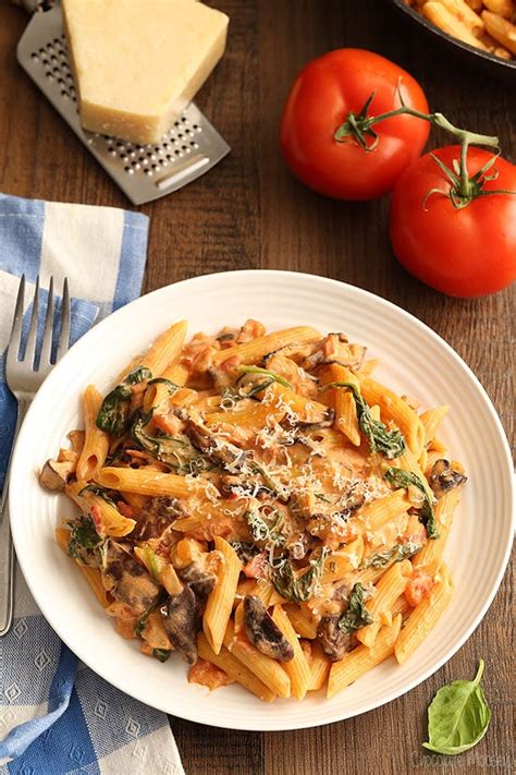 creamy-tomato-mushroom-pasta-homemade-in-the image