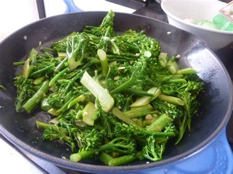 quick-side-dish-sauteed-broccolini-with-garlic-eating image
