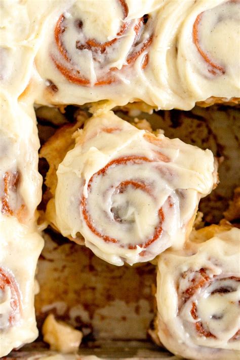 10-minute-cream-cheese-frosting-for-cinnamon-rolls image