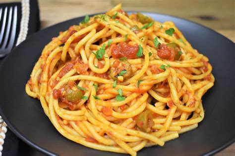 tomato-and-olive-pasta-cook2eatwell image