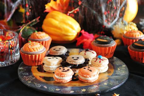 halloween-macarons-the-best-halloween-dessert-idea image