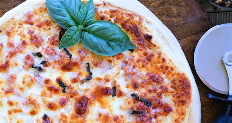 cordon-bleu-pizza-with-creamy-dijon-sauce-24bite image