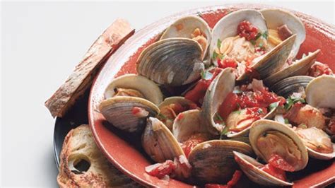 clams-with-smoky-bacon-and-tomatoes-recipe-bon image