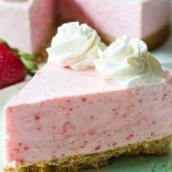 strawberry-frozen-yogurt-pie-the-recipe-critic image