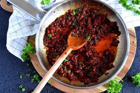 quick-and-easy-sun-dried-tomato-sauce-lord-byrons image