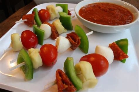 pizza-kabobs-mom-to-mom-nutrition image