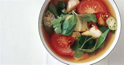 sweet-and-sour-fish-soup-recipe-canh-chua-ca image