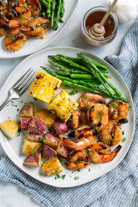 grilled-shrimp-with-honey-garlic-marinade-cooking image