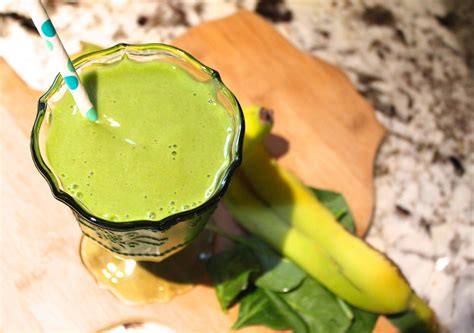 how-to-make-a-simple-green-goddess-smoothie image