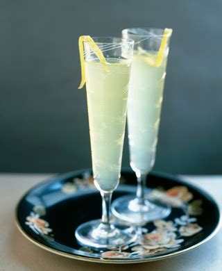 limoncello-sparkle-cocktail-recipe-make-me-a-cocktail image