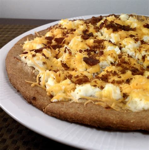 20-minute-bacon-egg-cheese-breakfast-pizza-emily image